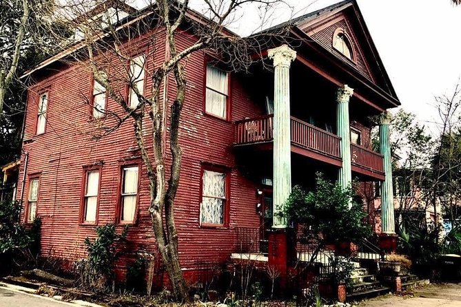 Spirits with Spirits Happy Hour Walking Bar Pub Crawl - Who Will Enjoy This Tour Most?