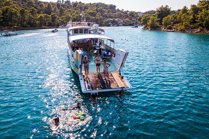 Split: Blue lagoon & 3island tour with Mediterranean Lunch - Group Size, Pacing, and Overall Atmosphere