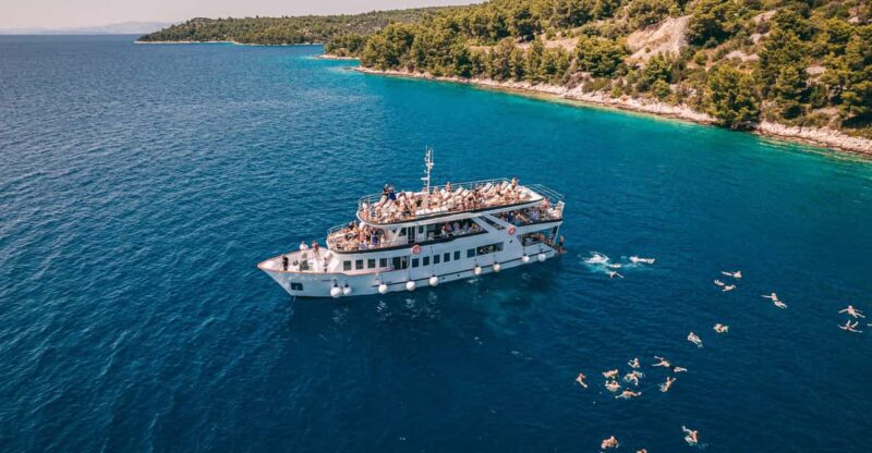 Split: Blue Lagoon, Borkko Beach & olta with Food & Drinks - Cruising Back to Split with Refreshments and Scenic Views