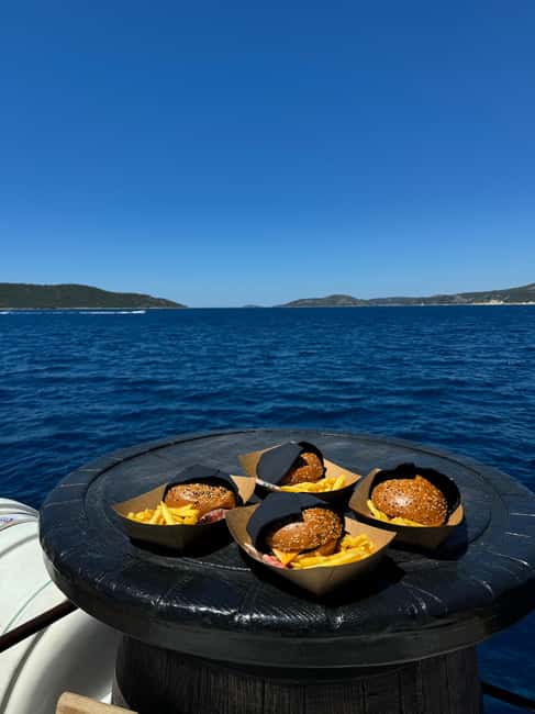 Split: Blue Lagoon Underwater Museum Tour w/Lunch & Drinks - Sailing to the Blue Lagoon with a Gourmet Lunch