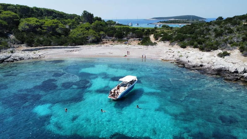 Split: Boat Tour to Blue Cave, Vis, Blue Lagoon, Hvar, Bra - Discover the Blue Cave and Stiniva Bay on a Small-Group Boat Tour from Split