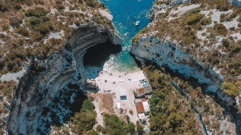 Split: Boat Tour to Blue Cave, Vis, Blue Lagoon, Hvar, Bra - Visiting Stiniva Bay: Europes Best Beach in 2016