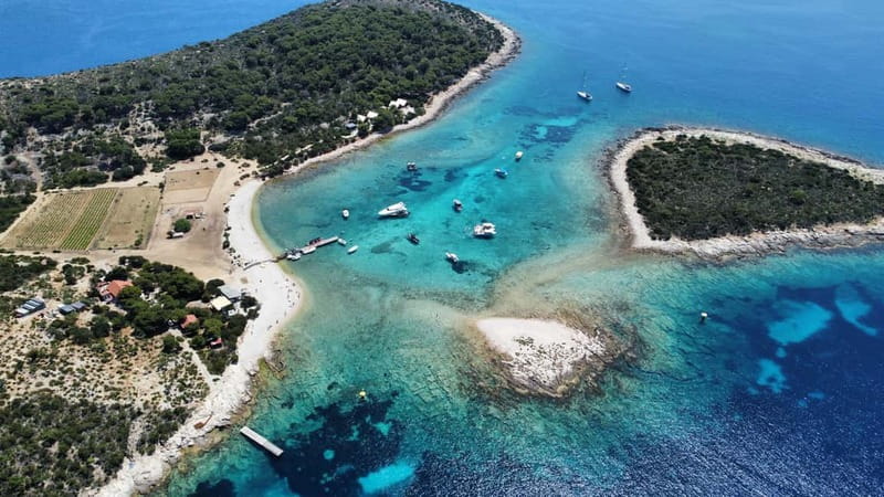 Split: Boat Tour to Blue Cave, Vis, Blue Lagoon, Hvar, Bra - Logistics: Meeting Point and Group Size