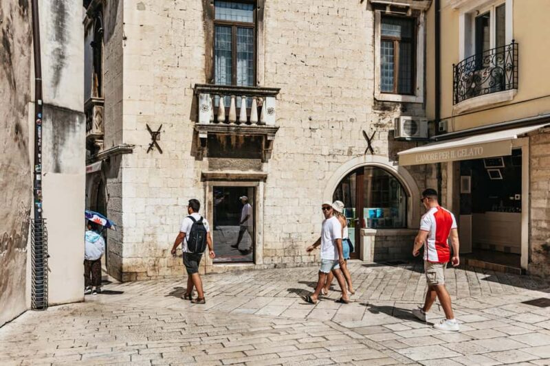Split: Diocletian's Palace & Old Town Guided Walking Tour - The Expert Guides and Their Engaging Style