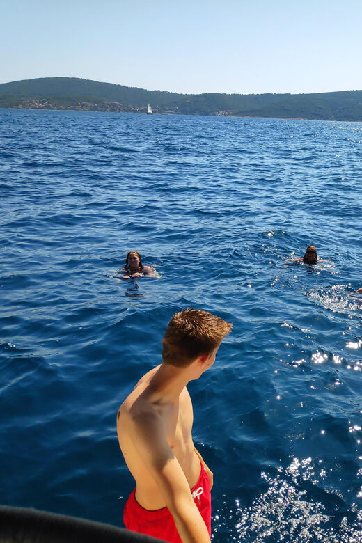 Split: Half Day Sailing Tour with Swim Stop, Snacks and Wine - Comparing Similar Experiences in Split