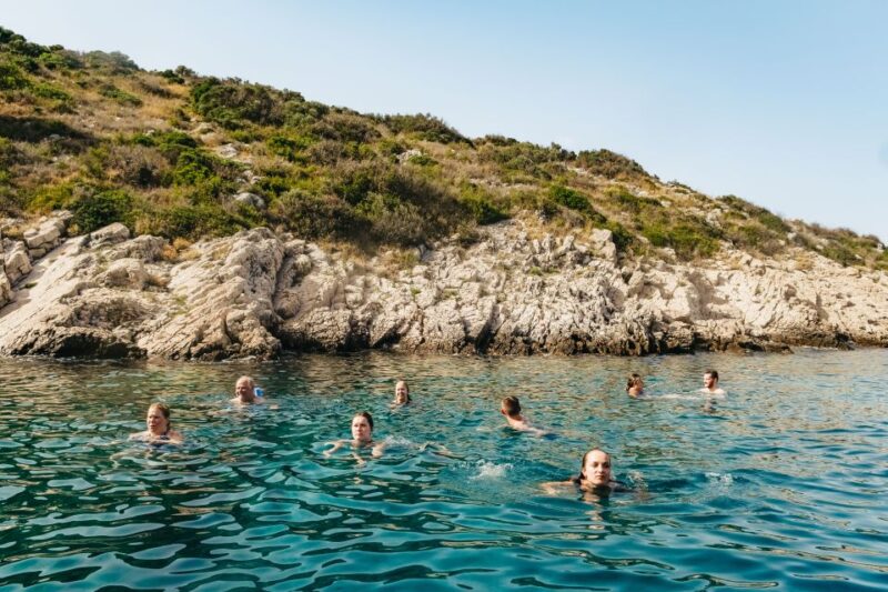 Split: Hvar, Pakleni, Bra & olta All-inclusive Tour - Tasting the Food and Drinks on Board