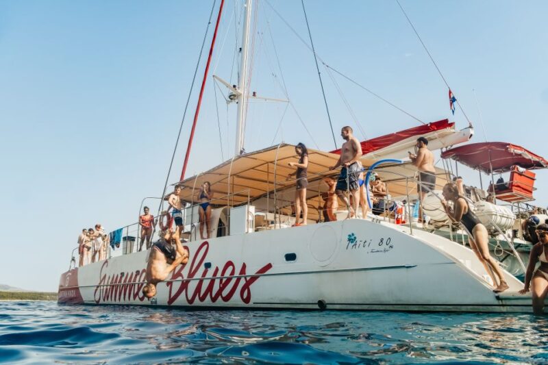 Split: Hvar, Pakleni, Bra & olta All-inclusive Tour - The Atmosphere and Entertainment on Board