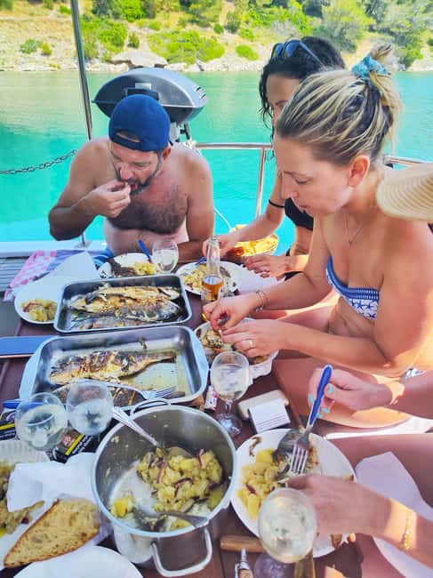 Split/Omi/Makarska: Full or half day boat tour with "Cvita" - The Onboard Amenities and Experience