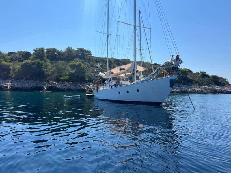 Split or Hvar: excursions on a famous Croatian sailing boat - Exploring Bra and Ciovo’s Calm Bays