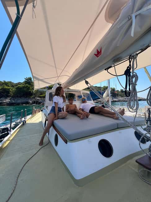 Split or Hvar: excursions on a famous Croatian sailing boat - Who Will Appreciate This Croatian Sailing Tour?