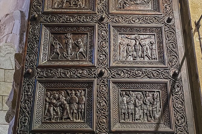 Split Palace & Old Town -Private walking tour- Entrance included - Starting at the Riva Promenade: An Ideal Meeting Spot