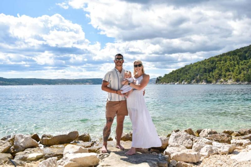 Split: Photographer for your holidays! - Who Will Appreciate This Photoshoot?