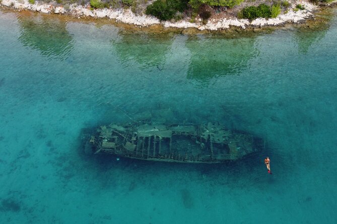 Split private boat tour for a groups up to 42 people - Relaxing in a Hidden Bay on Bra Island