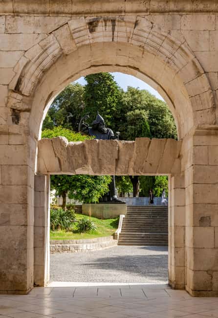 Split: Private Walking Tour and Diocletian's Palace - Discovering Diocletians Palace