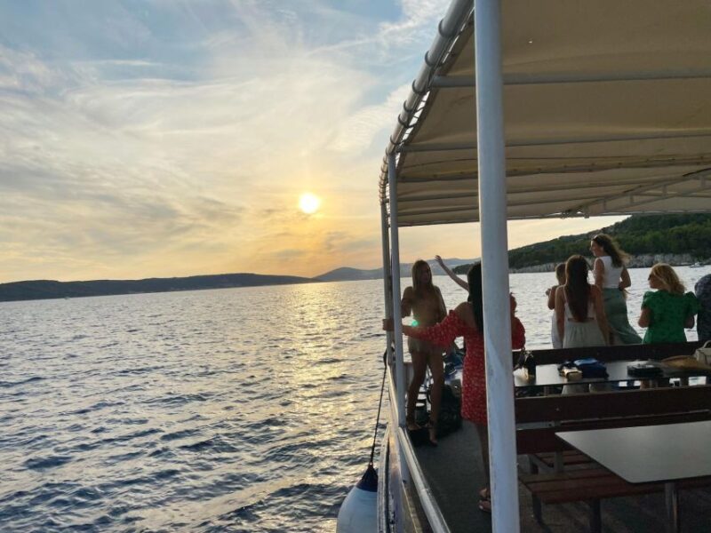 Split: Riviera Sunset Cruise & Swim with Summer Vibes - Split: Riviera Sunset Cruise & Swim with Summer Vibes