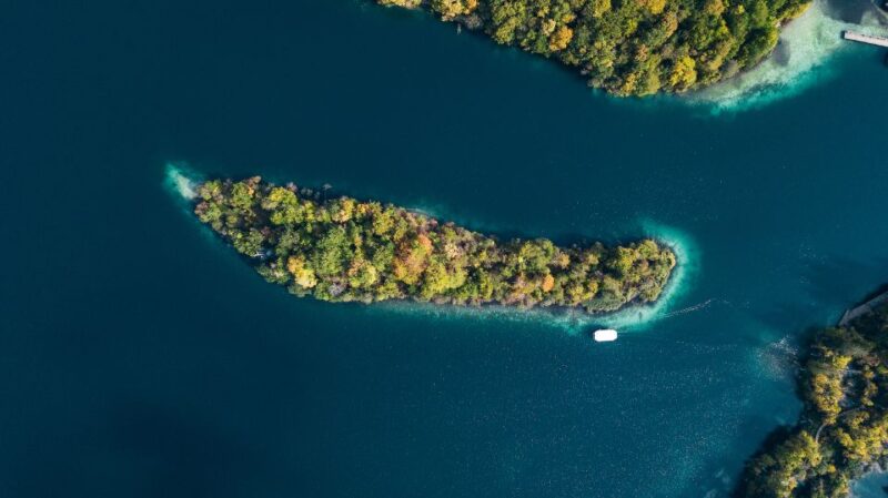 Split: Self-Guided Plitvice Lakes Day Tour with Boat Ride - The Long Drive from Split to Plitvice Lakes