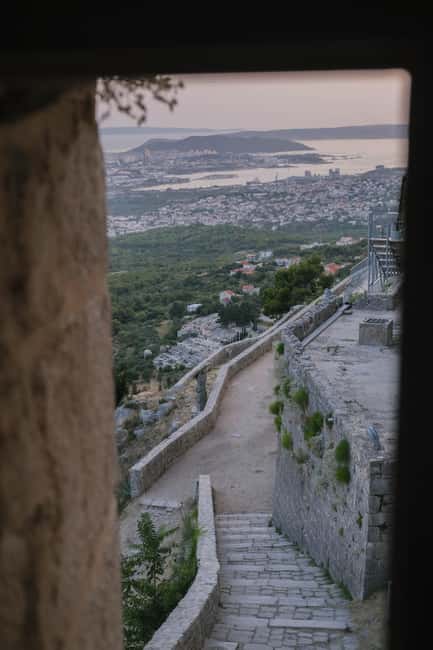 Split: Sunset at Klis Fortress with Sightseeing Bus - Tips for Visiting Klis Fortress: Walking and Safety