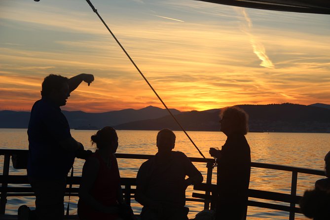 Split Sunset Cruise With Live Music - Crowd Size and Social Environment