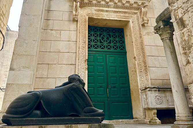 Split Walking Tour - Discovering the Palace Cellars and the Vestibulum