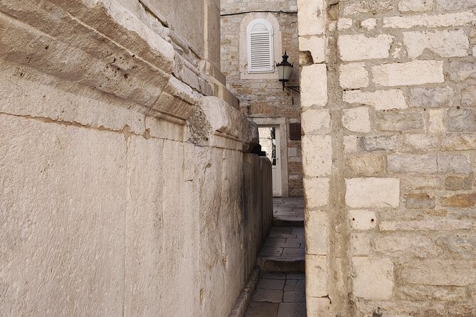 Split Walking Tour with a Licensed Local Guide - The Value and Booking Considerations