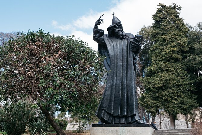 Split walking tour with local guide - Practical Details: Meeting Point, Group Size, and Flexibility