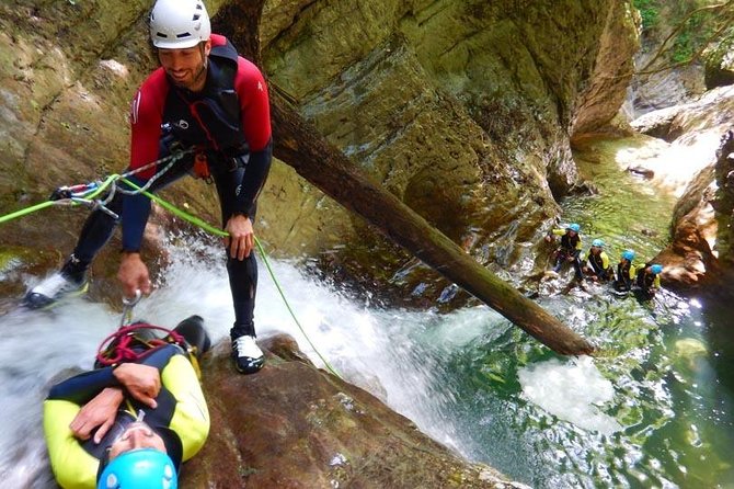 Sports canyoning in the Vercors near Grenoble - Timing and Pacing of the Canyoning Experience