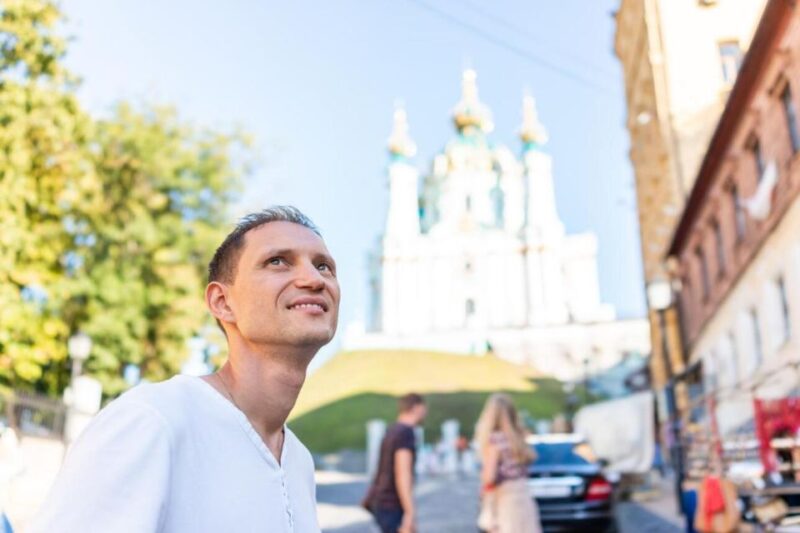 St. Andrews Scenic Stroll: A Private Walking Exploration - Visiting St. Salvators Chapel and Its Architectural Charm
