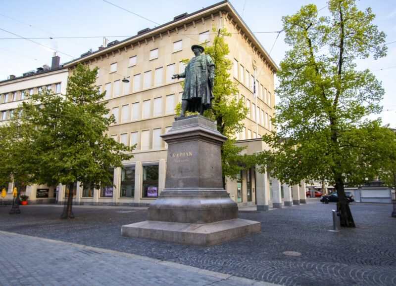 St. Gallen: Express Walk with a Local in 60 minutes - Visiting Kathedrale St. Gallen and Roter Platz