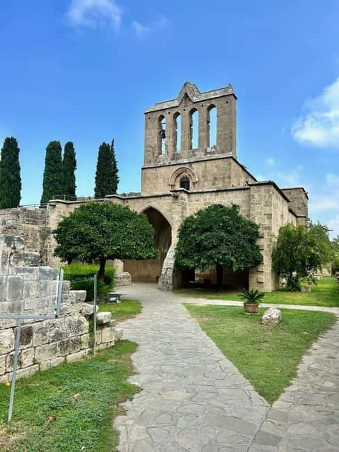 St. Hilarion Castle and Bellapais ruines- with private guide - Insightful and Personal Guided Commentary