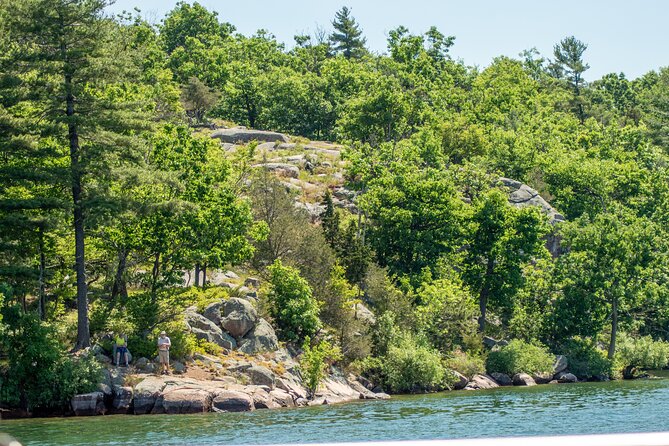 St Lawrence River - Rock Island Lighthouse on a Glass Bottom Boat Tour - The Cultural and Natural Highlights of the Thousand Islands