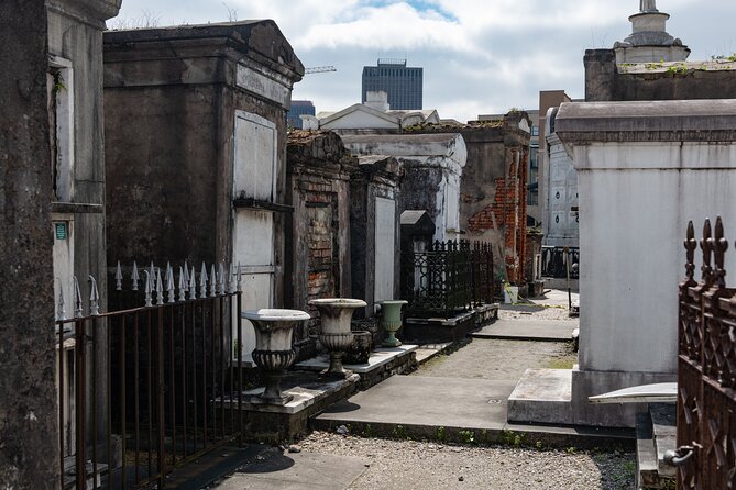 St Louis Cemetery No.3 New Orleans Burial Tradition Audio Guide - Discovering the Historic Significance of St. Louis Cemetery No. 3