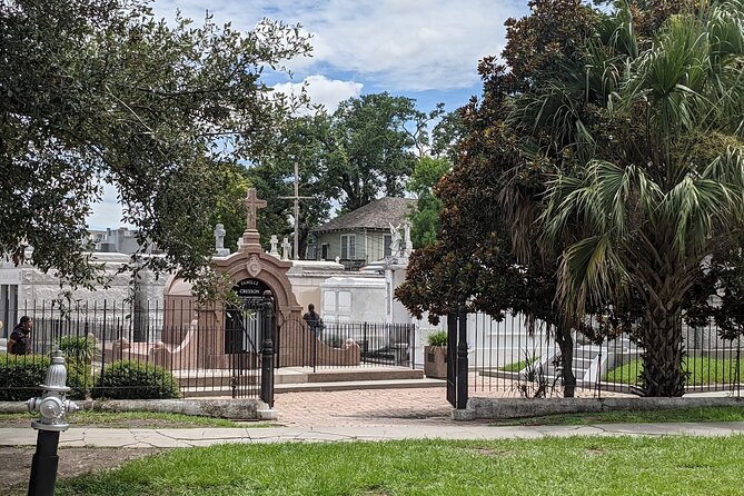 St Louis Cemetery No.3 New Orleans Burial Tradition Audio Guide - Architectural Diversity in the Above-Ground Tombs