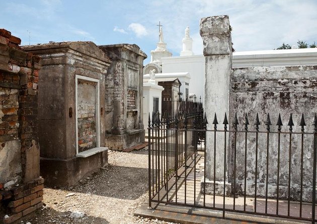 St. Louis Cemetery No. 3 Walking Tour - Explore the Historic St. Louis Cemetery No. 3 with a Local Guide