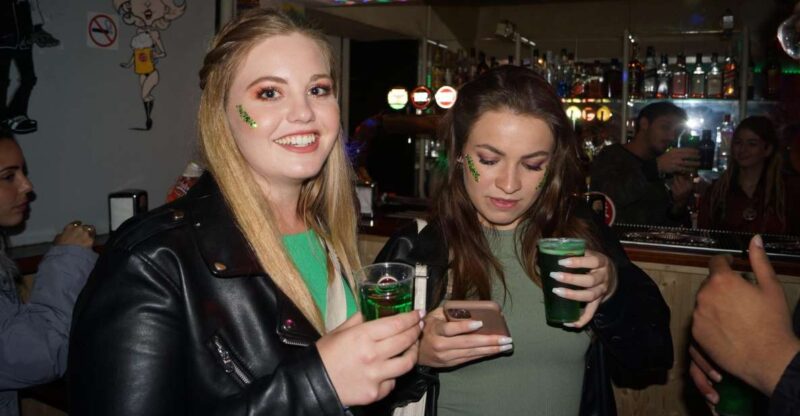 St Patrick's Lisbon Pub Crawl - The Second Bar: Open Bar in Full Swing