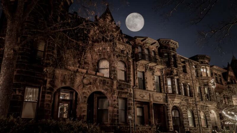 St. Paul Ghost Tours: Sinister Sins & Shadows - The Atmosphere and Spooky Stories