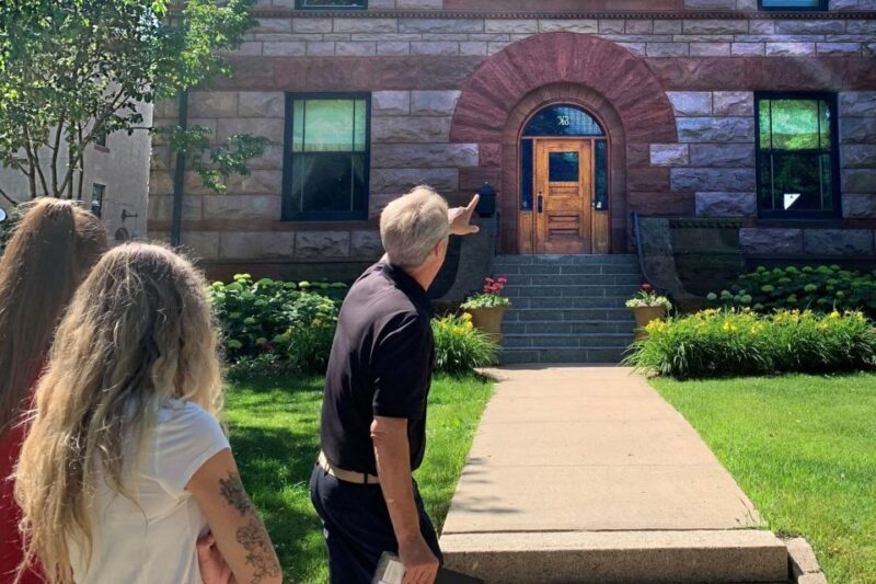 St. Paul: Private Walking Tour Summit Ave Victorian Homes - Walk Through Historic Summit Avenue with a Skilled Guide