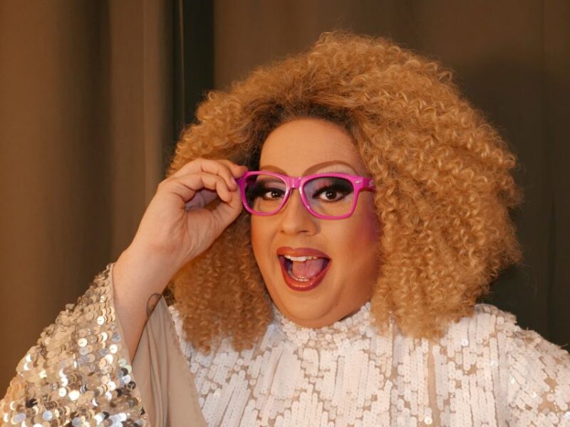 St. Pauli Nightlife Tour with Drag Queen in German - Ending the Night at Olivia Jones Bar