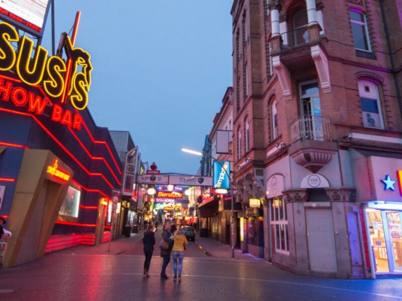 St. Pauli Tour: Drag-Attack with Barbie Stupid & Lee Jackson - From the Reeperbahn to Herbertstraße