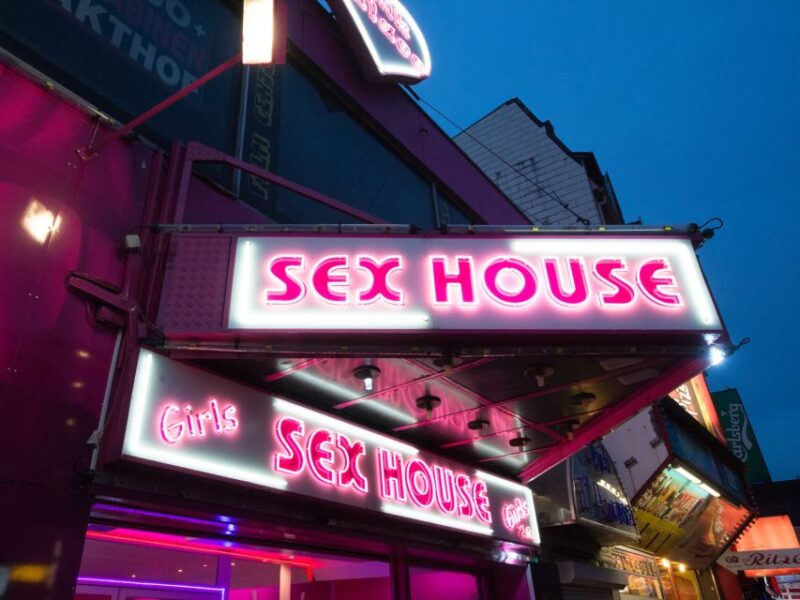 St. Pauli Tour: Drag-Attack with Barbie Stupid & Lee Jackson - The Role of Olivia Jones and Her Drag Team