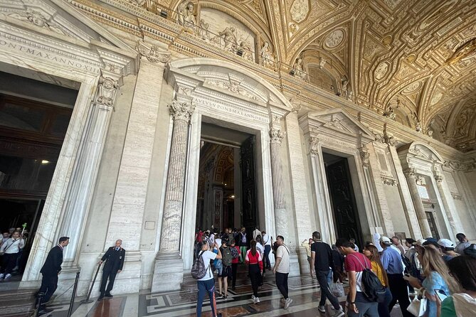 St Peters Basilica: A Self-Guided Audio Tour - Exploring Michelangelo’s Pietà
