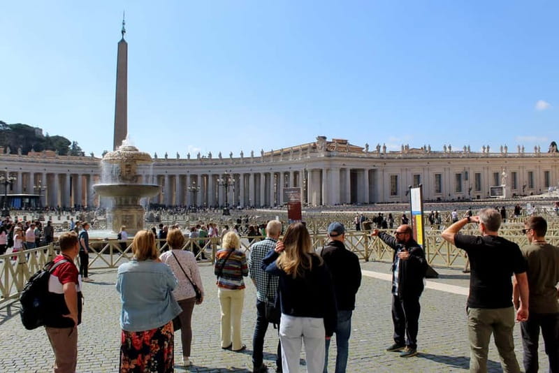 St. Peter's Basilica: Guided Tour with Reserved Entry - Visiting the Papal Tombs: Sacred Memory and History
