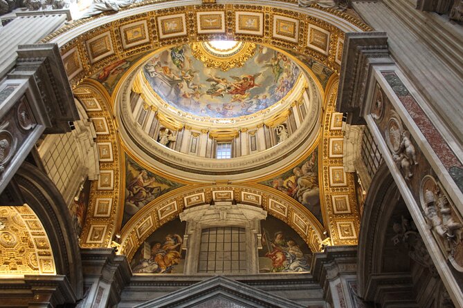 St. Peter's Basilica Hosted Entrance and Digital Audioguide - Discover Michelangelo’s Pietà and Bernini’s Baldacchino