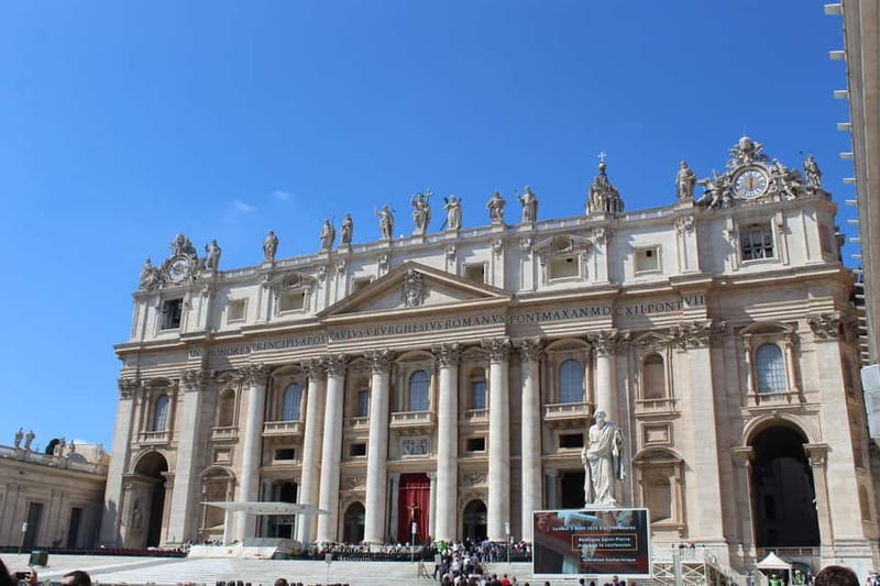 St. Peter's Basilica: Hosted Entrance & Digital Audioguide - Using the Digital Audioguide for a Personal Tour