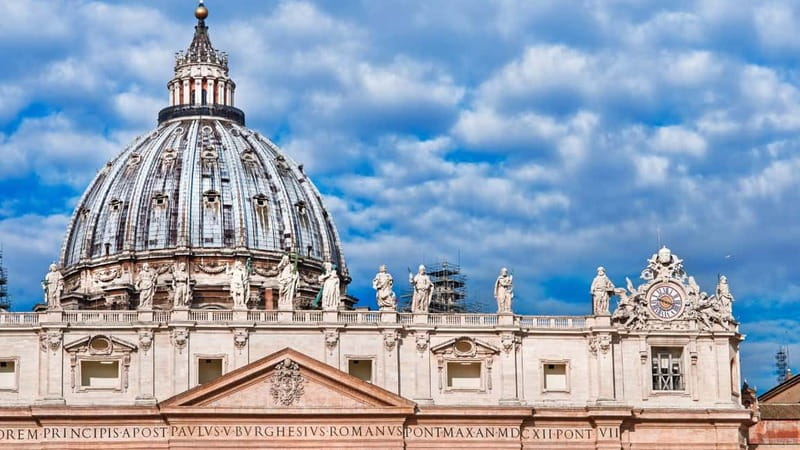 St. Peter's Dome Climb, Basilica and Vatacombs Tour - The Vatacombs: Crypts of Popes and Sacred Sculptures