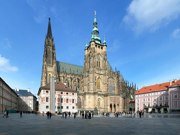 St Vitus Cathedral and Prague Castle Private Walking Tour - Starting Point and Meeting Logistics in Malostranské náměstí