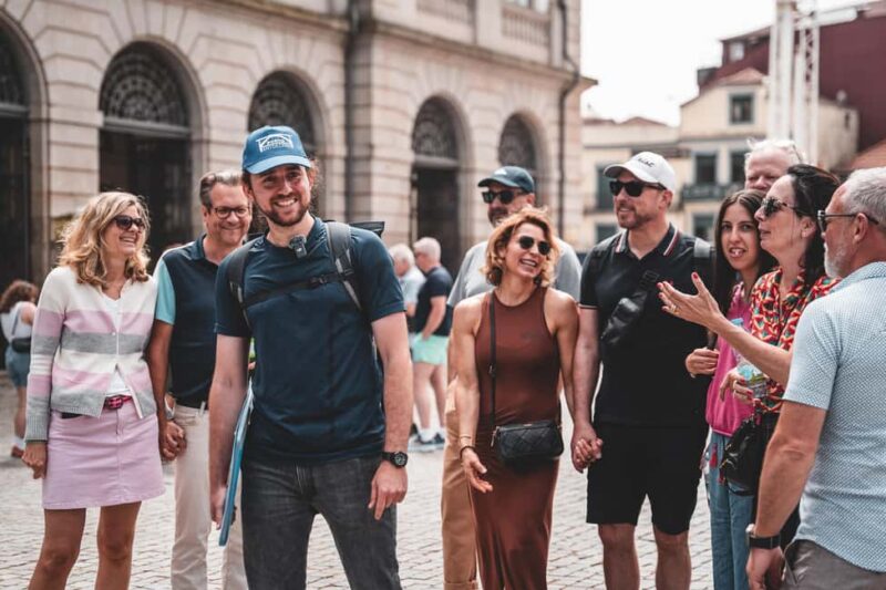 Stadtführung durch das Zentrum von Porto auf Deutsch - Starting at Porto’s Town Hall with a Poet’s Monument