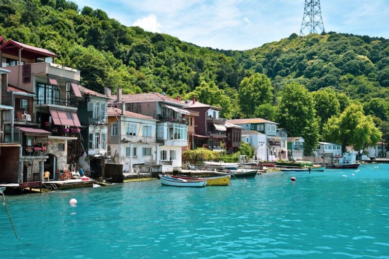 stanbul: Afternoon Bosphorus and Black Sea Cruise - Boarding at Rumeli Hisari and External Fortress Views