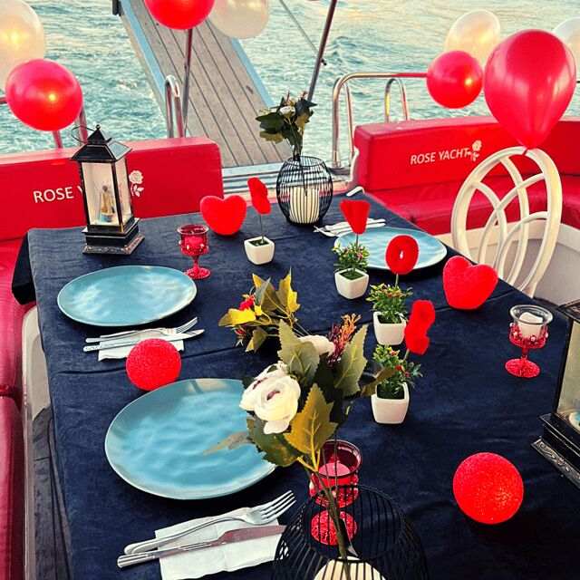 stanbul: Bosphorus Private Yacht Cruise with Tea and Coffee - Discover Istanbul from the Water on a Private Bosphorus Yacht Cruise