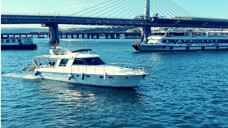 stanbul: Bosphorus Private Yacht Cruise with Tea and Coffee - The Review Highlights: What Works Well