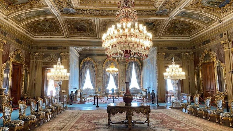 stanbul: Dolmabahçe Palace & Boat tour - Additional Bosphorus Passages and Final Stop at Eminönü